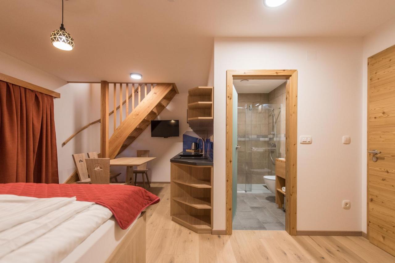 Guesthouse Lajnar Zgornja Sorica Ngoại thất bức ảnh